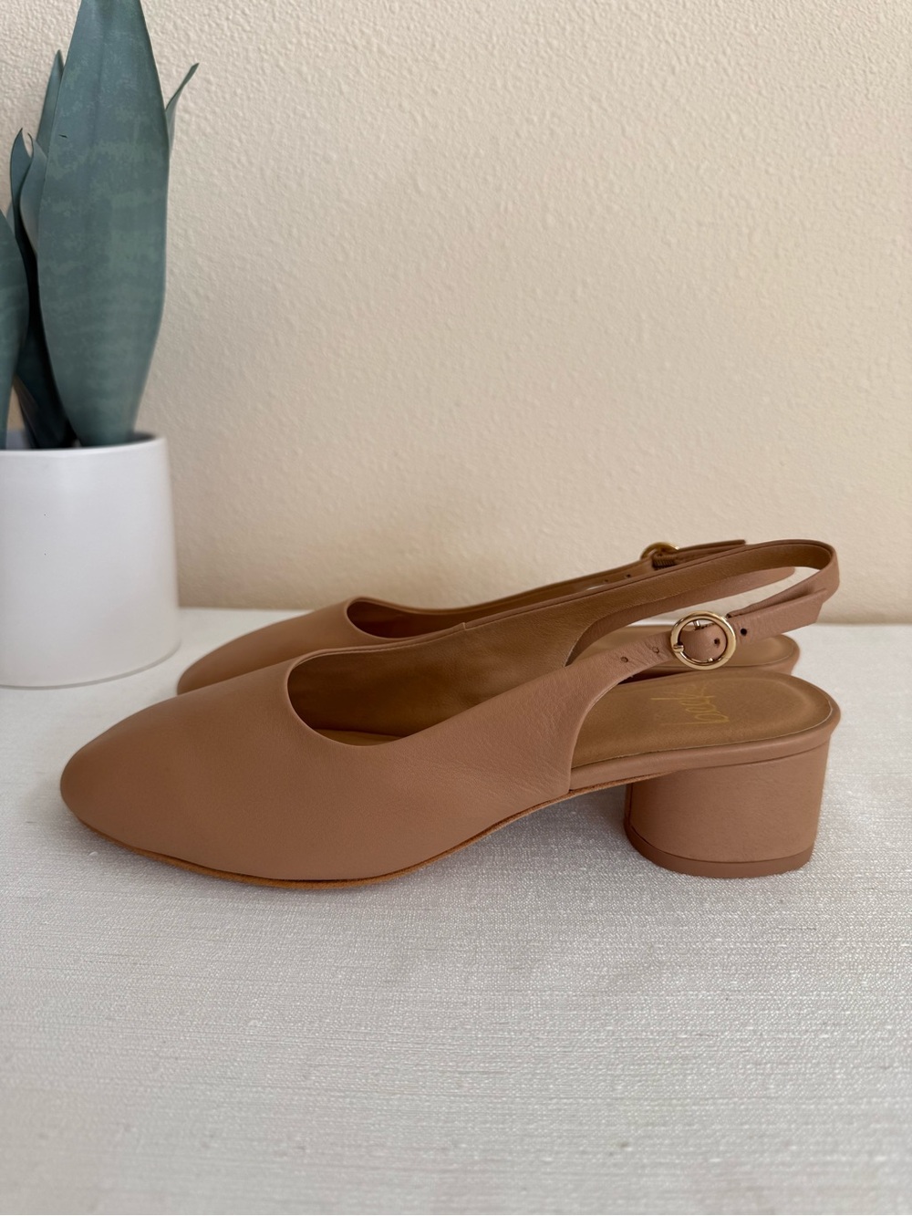 Beek Lora Hi Little Bird Classic Slingback Block Heel Pumps in Tan Leather - Picture 6 of 13